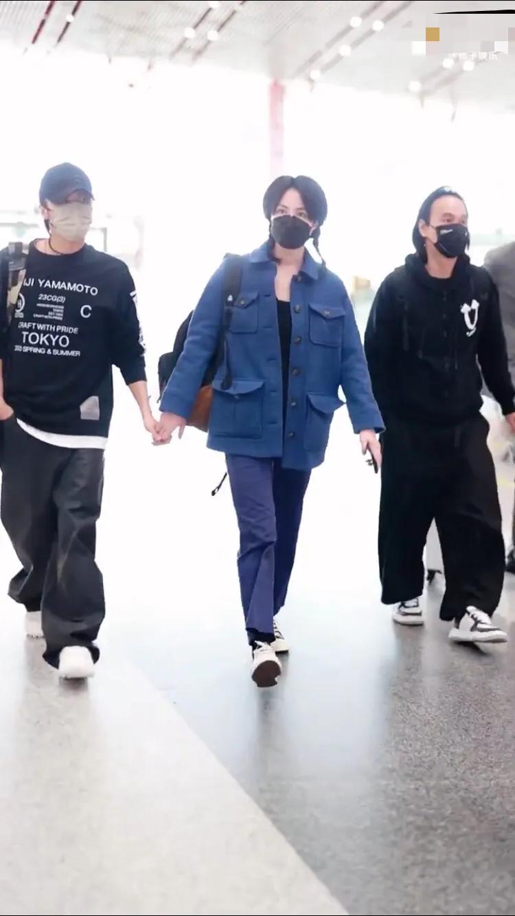 王菲谢霆锋同框画面最新,王菲谢霆锋罕见合体秀恩爱