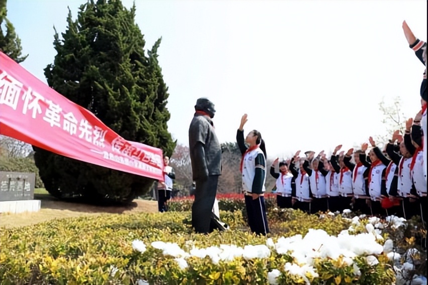 传承雷锋精神争做时代新人小学,青岛嘉定路小学弘扬雷锋精神活动