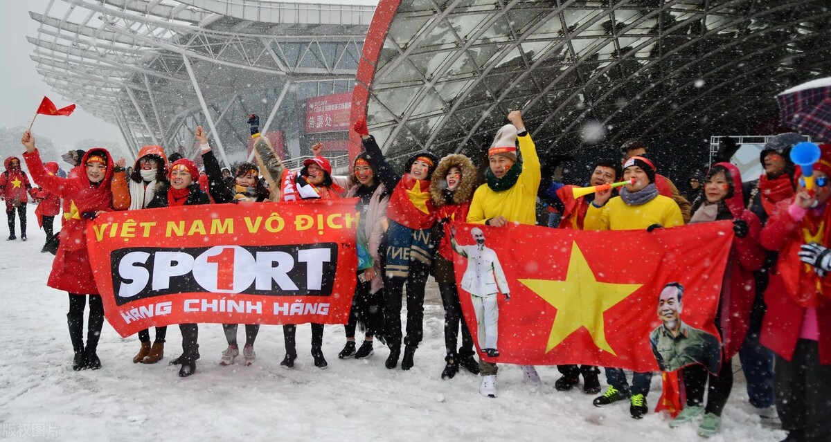 越南足球队员收废品,越南国足队长收废品