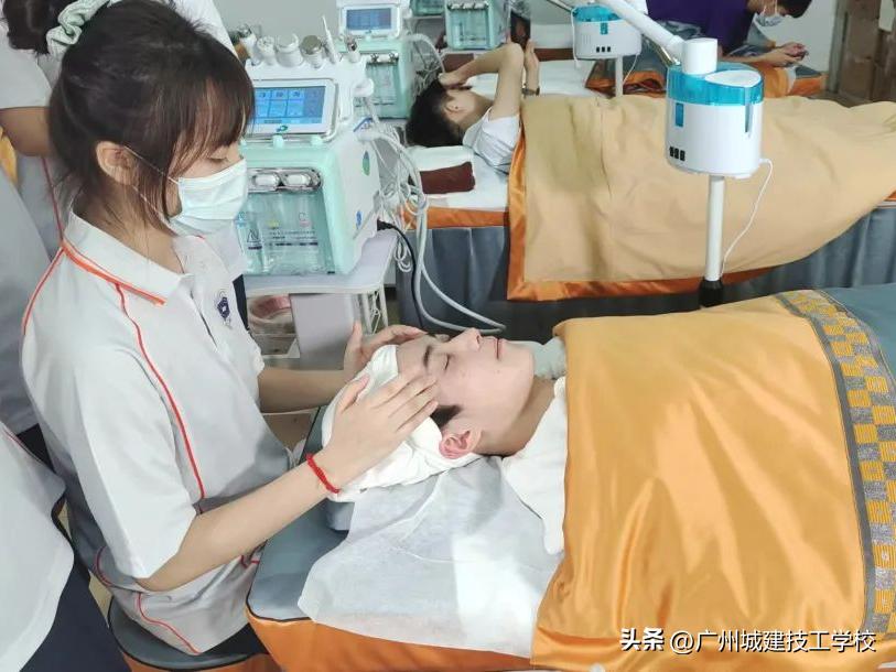 评为优秀学校喜报,我校荣获先进单位