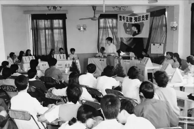 公安部长上交*小平邓**一份报告，邓公看后直言：这根本解决不了问题