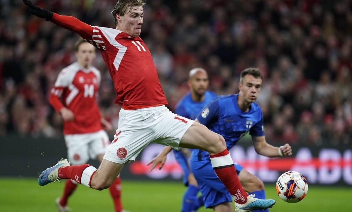 小哈兰德破门,小哈兰德任意球