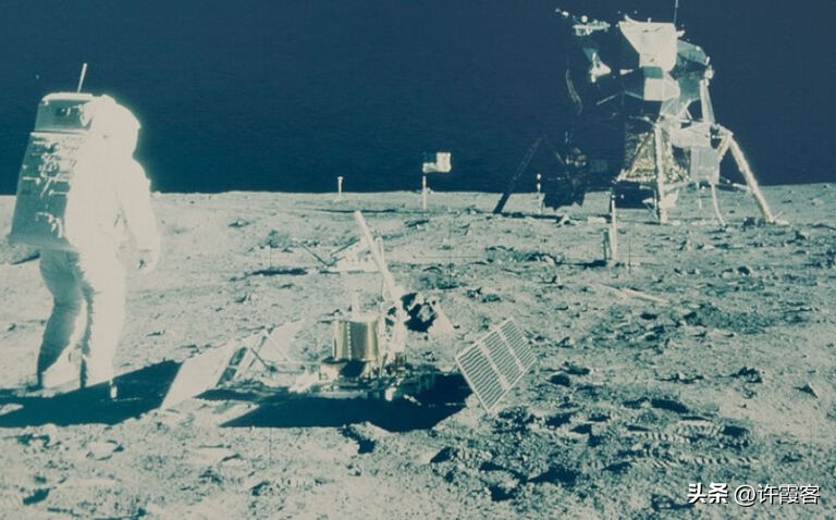 九死一生的阿波罗登月计划，实验中死亡三人，阿姆斯特朗差点牺牲