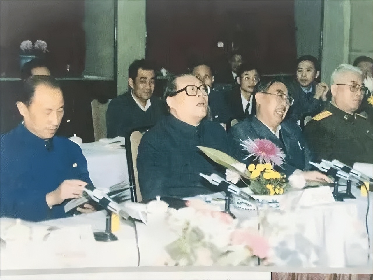 江*民泽**妹妹泽慧回忆兄长恋爱：*冶坪王**文静含蓄，与兄长性格互补