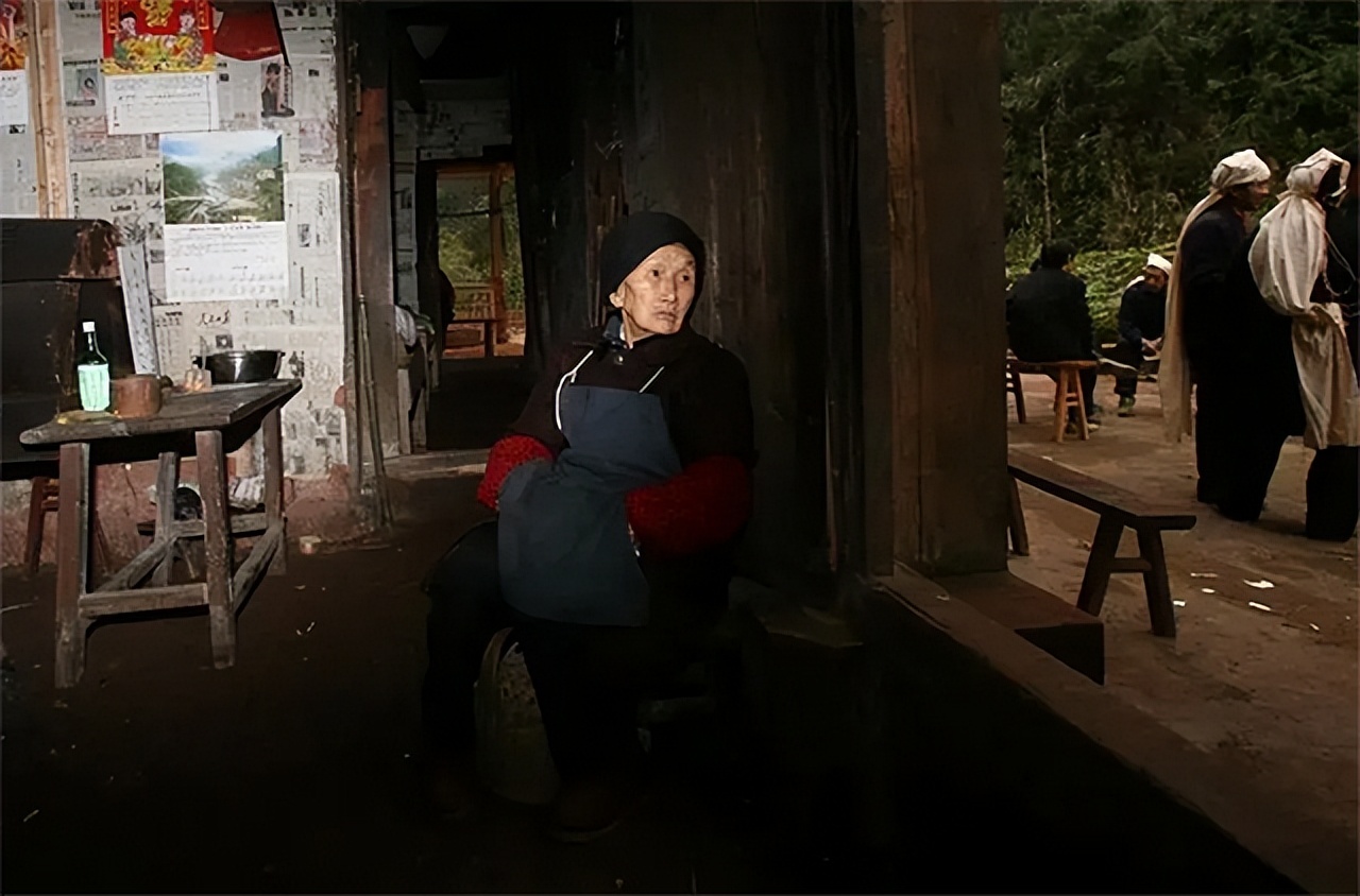 小伙带29岁寡妇隐居深山50年,19岁小伙与寡妇隐居深山50年