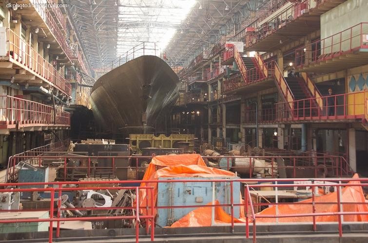 中国买过四艘航母，为何只有“瓦良格”被改造，其他三艘去哪了？