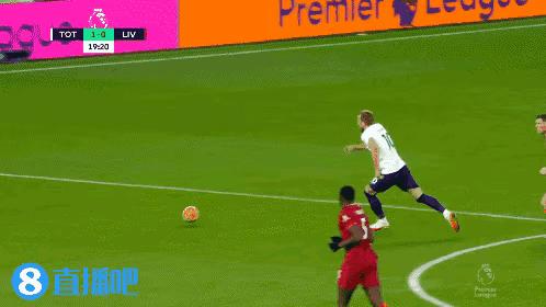 先碰到球铲倒算不算犯规,足球比赛鲁莽铲球