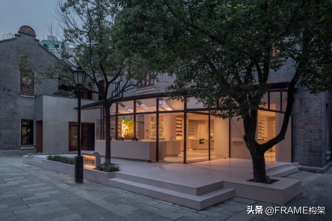 有品牌喜欢扎堆奢华商业地标,就有品牌偏爱小马路