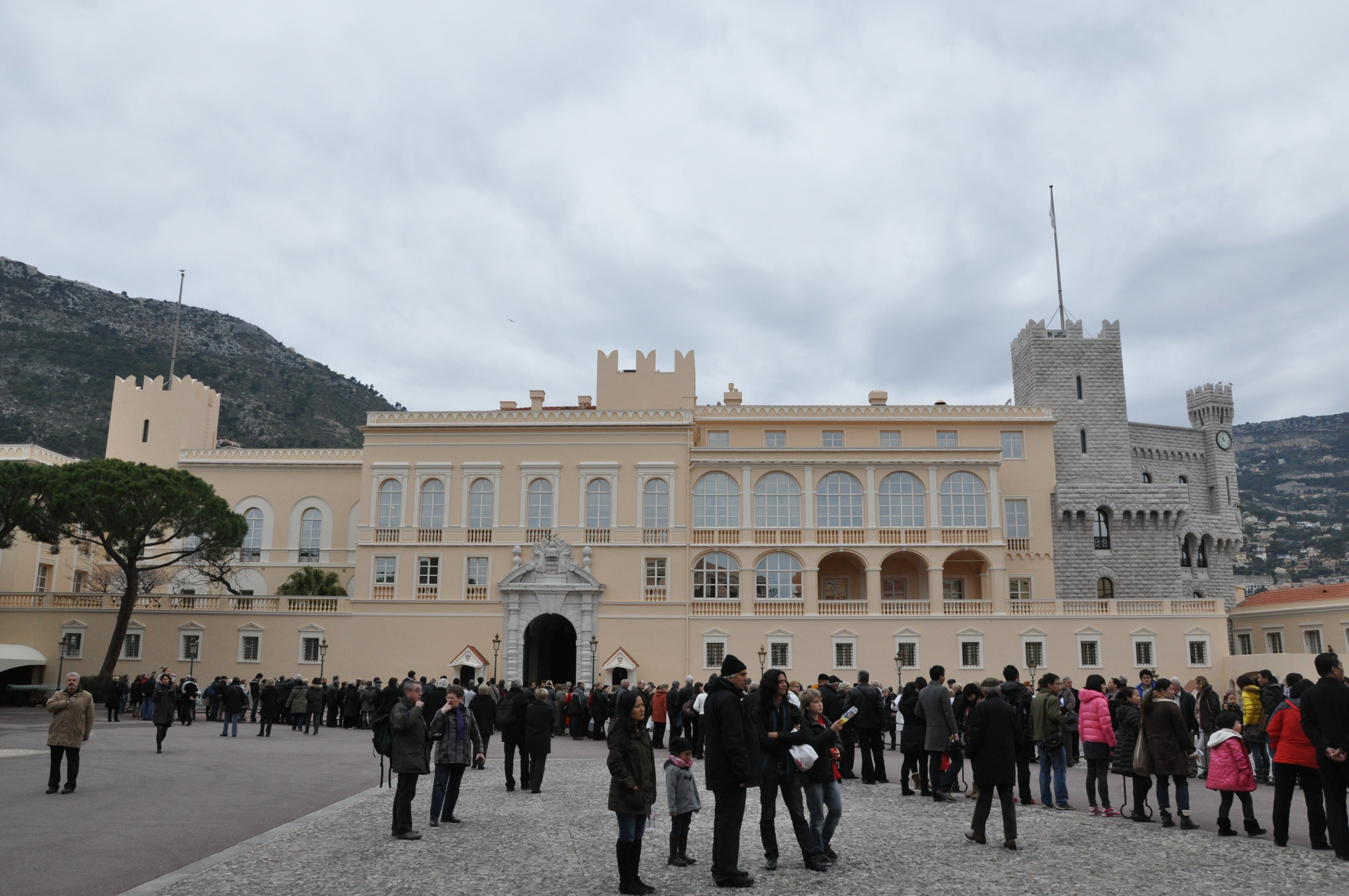 摩纳哥：拥有巨大财富的世界第二小国家，奢华的旅游度假胜地
