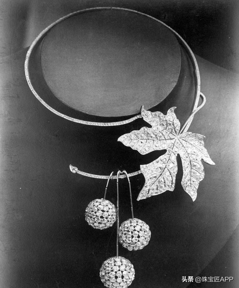 宝诗龙问号项链周冬雨,宝诗龙孔雀问号项链