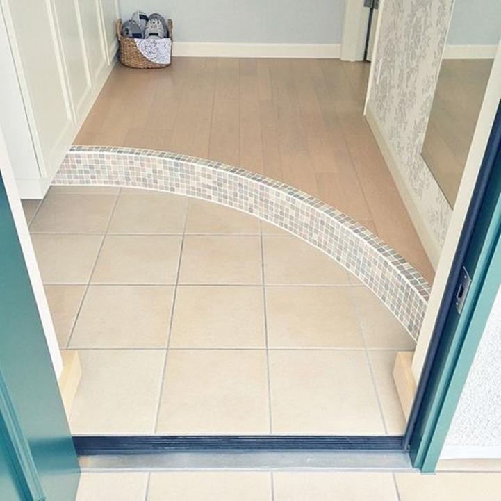 多亏朋友提醒，玄关下沉别忘了贴层马赛克砖！好处多到数不完