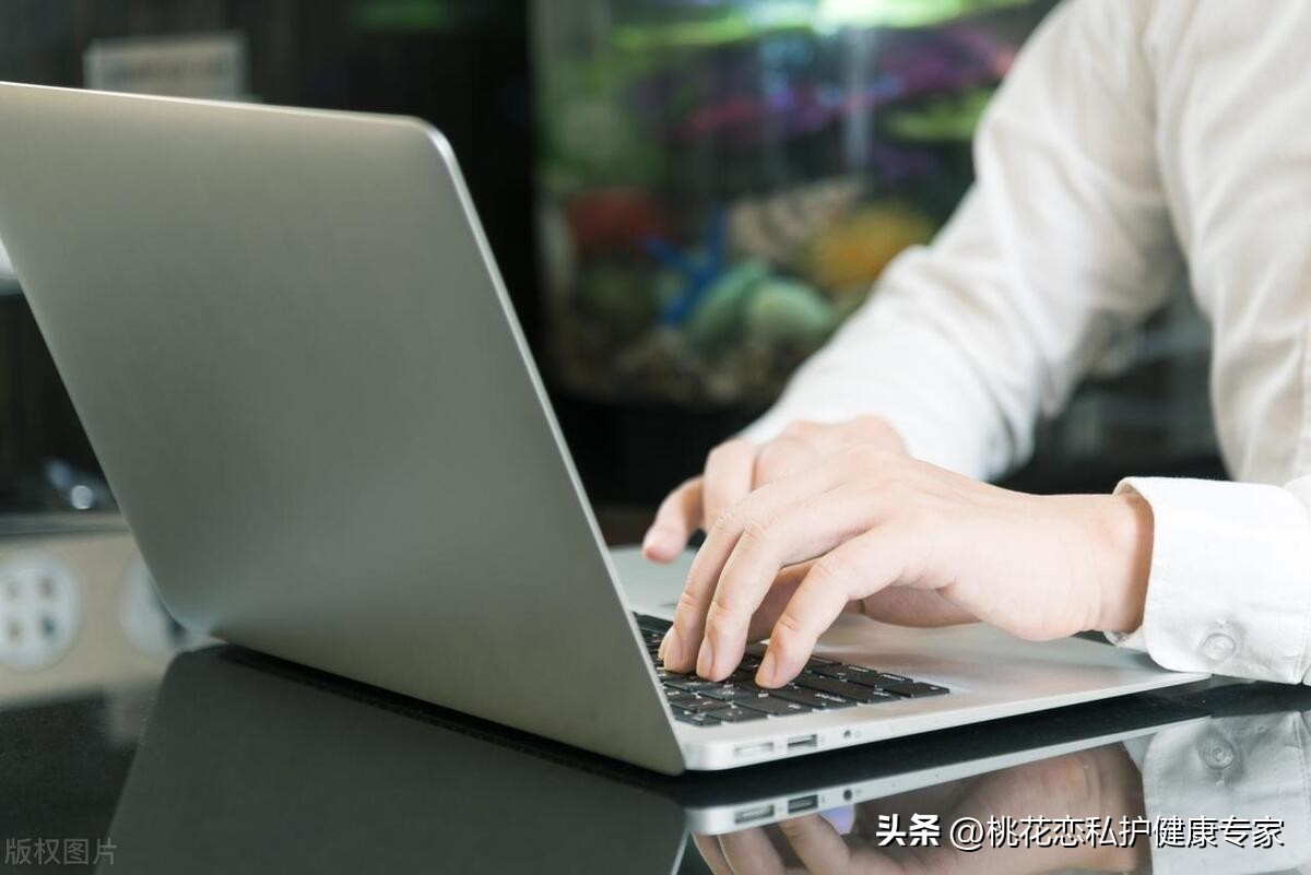 办公室女孩拒绝大屁股，我们应该做点啥？