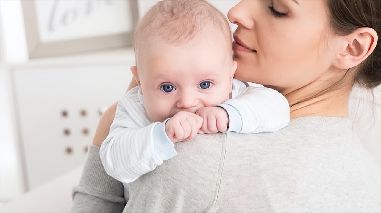 婴儿拍嗝拍不出来有点吐奶,给婴儿拍嗝拍不出来怎么办