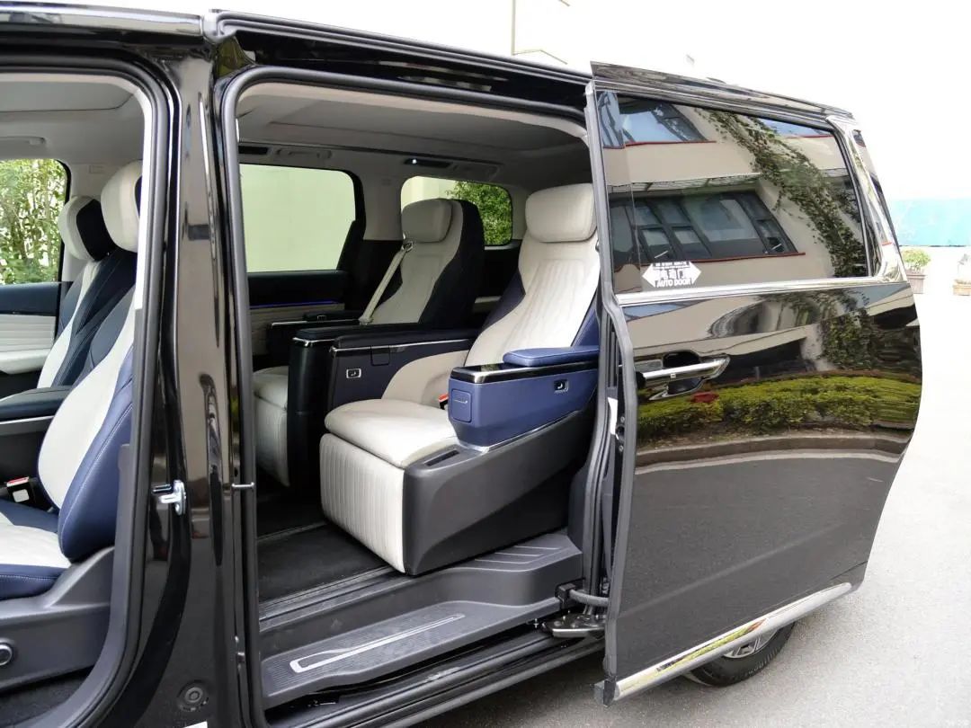 上汽大通maxusg90七座版低配,上汽大通maxusg90第三排