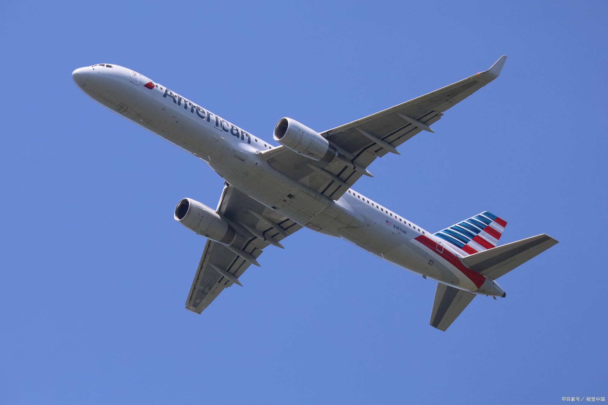 揭秘航空公司的盈利之道：你以为机票是主要收入？其实只是零头！