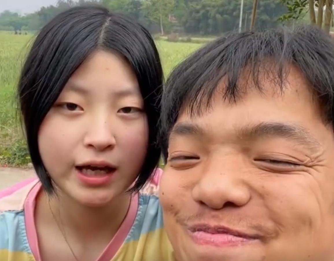 坚强的三口之家:现实版美女与野兽,肤白貌美小娇妻,嫁给袖珍男