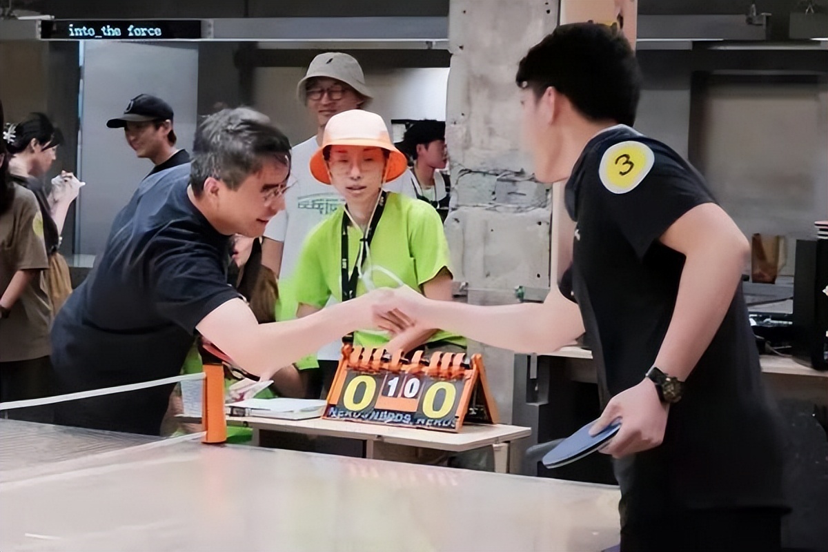 空无一人的网红店,设计控必看01|“三顿半”原力飞行概念店