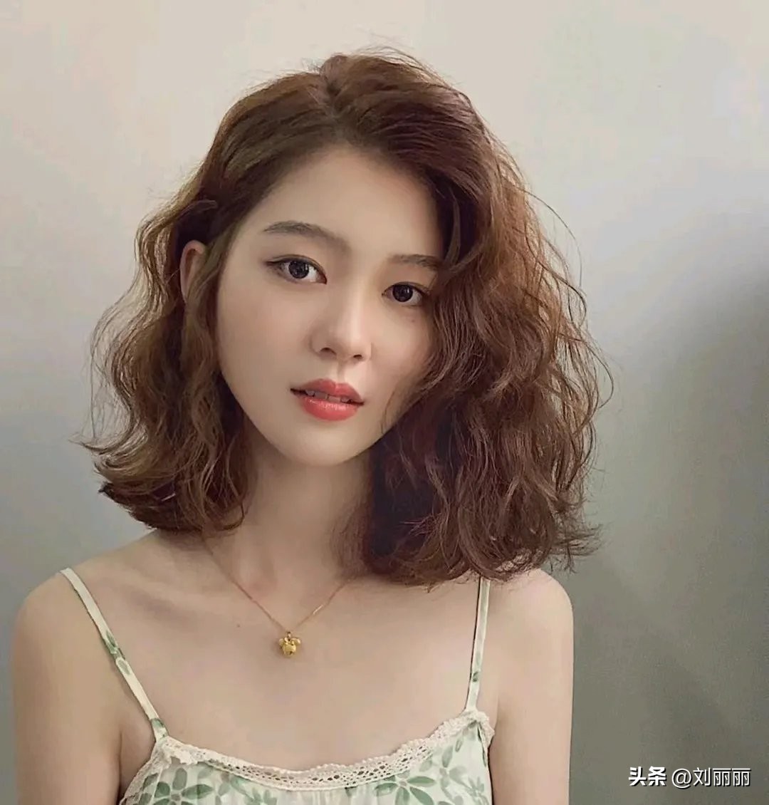 女士碎发中短发型,不用烫的女士中短发型