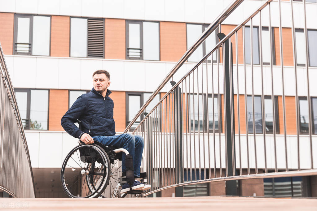 坐轮椅如何预防压疮,坐轮椅屁股压疮怎么办