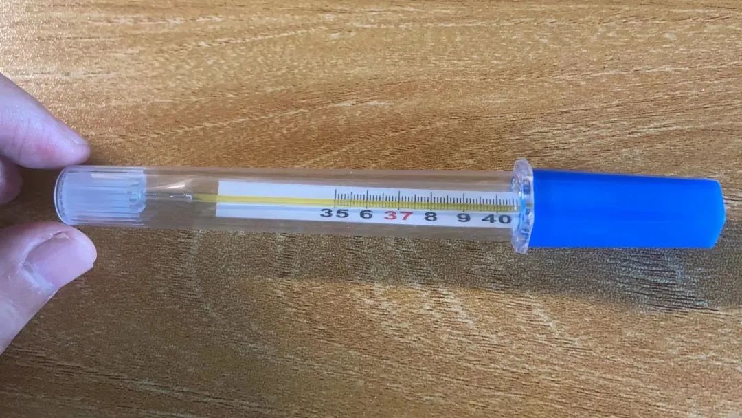 两只体温计测出来相差0.4,2个水银温度计测量结果不一样