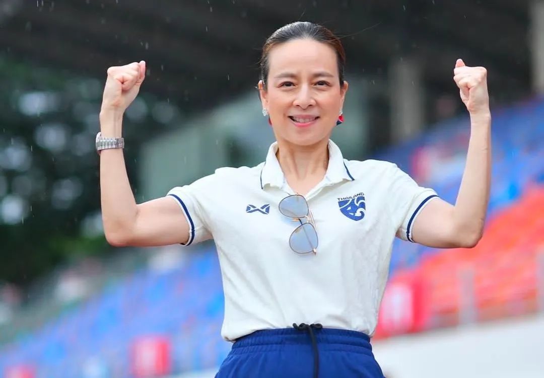 56岁泰国第一名媛：带球队打入世界杯，还是泰王“白月光”?