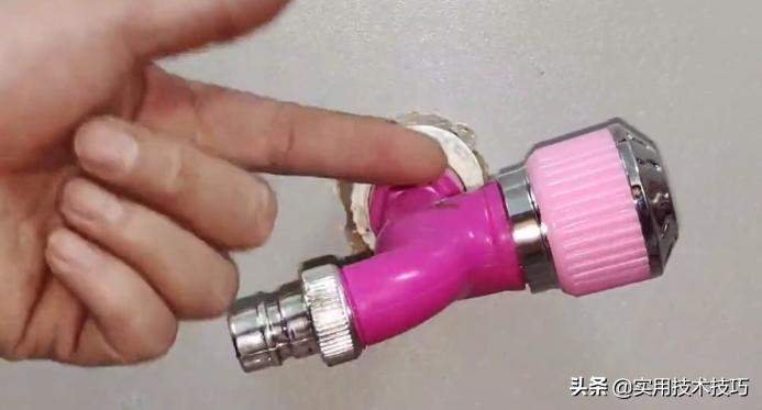 水龙头安装时方向总是不正,墙上的水龙头总是安不正怎么办