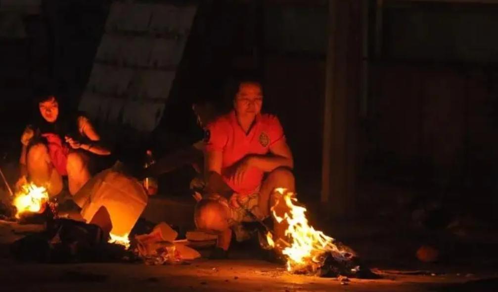 中元节十字路口烧纸钱有什么讲究,中元节在十字路口烧纸钱的讲究