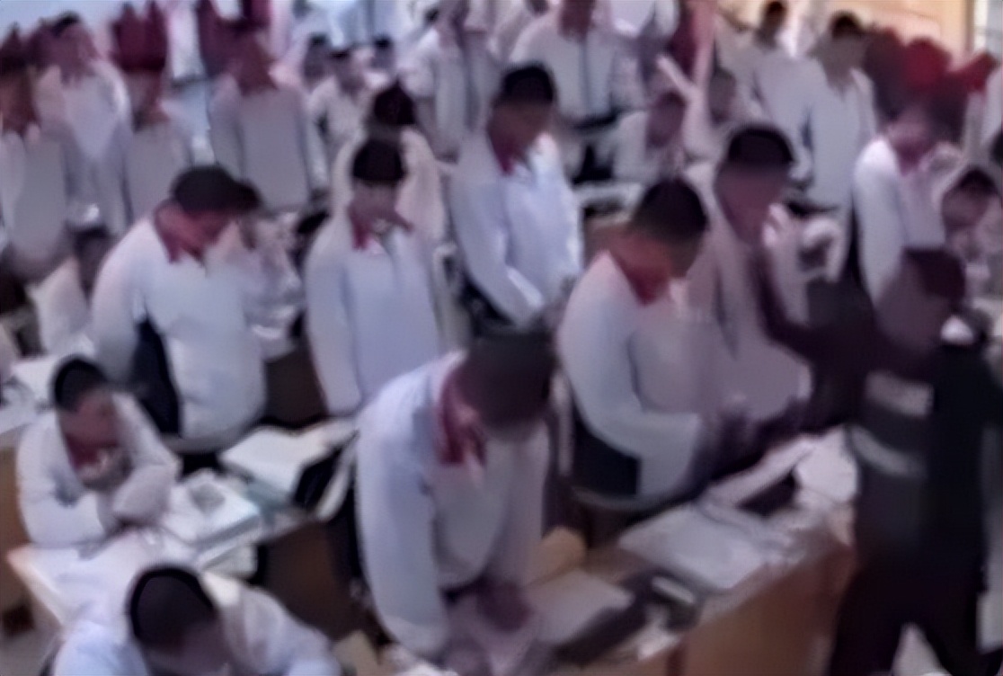 山东济南老师掌掴脚踹学生原视频,有失风范