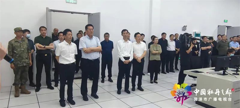 主要领导实地考察项目建设,县委书记带队观摩项目建设