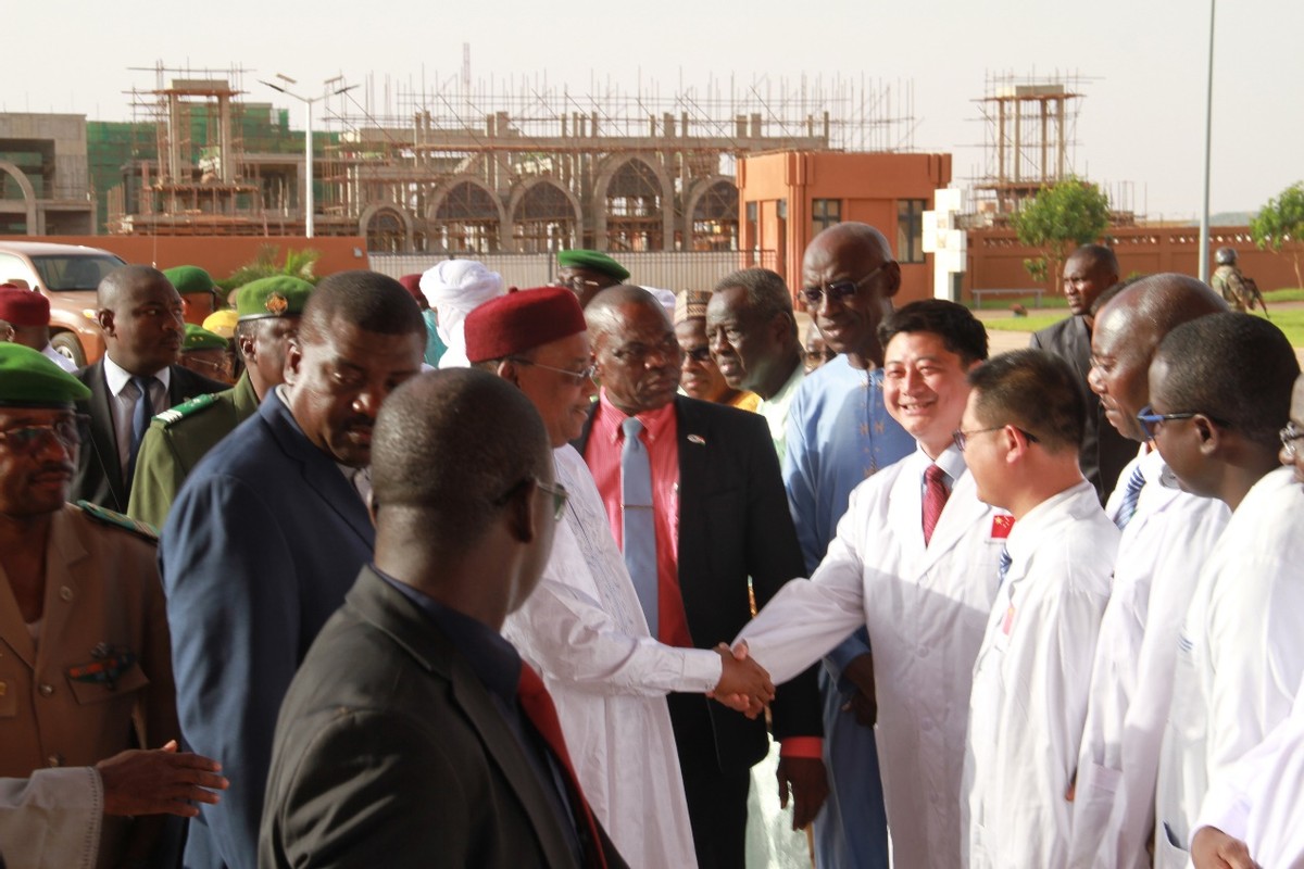 世界上最穷没有粮食吃的国家,顿顿吃肉的国家