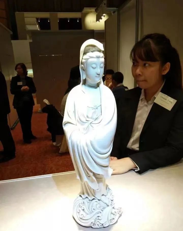 “最美中国白”拍出1633万天价，背后的神秘男人火了