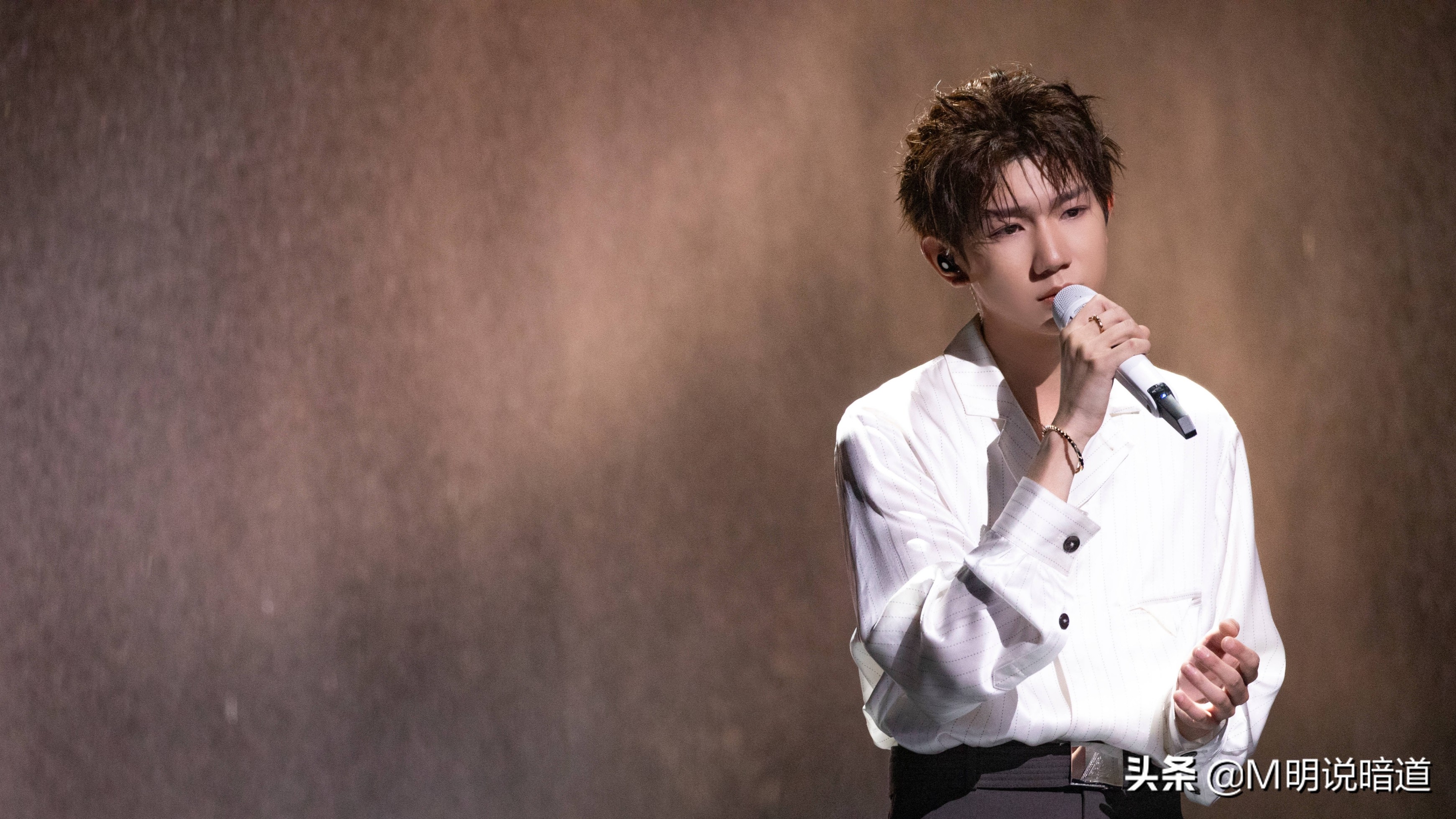 王源破浪哼唱,王源唱如风戴的项链是什么牌子