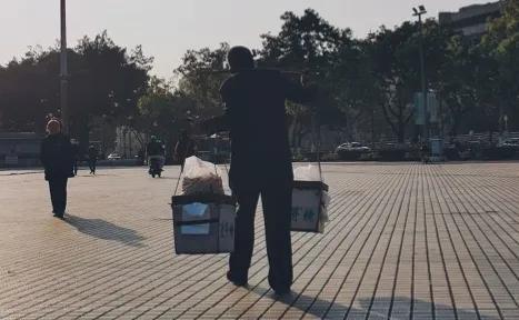 拿头发去接发,拿头发来换针的视频