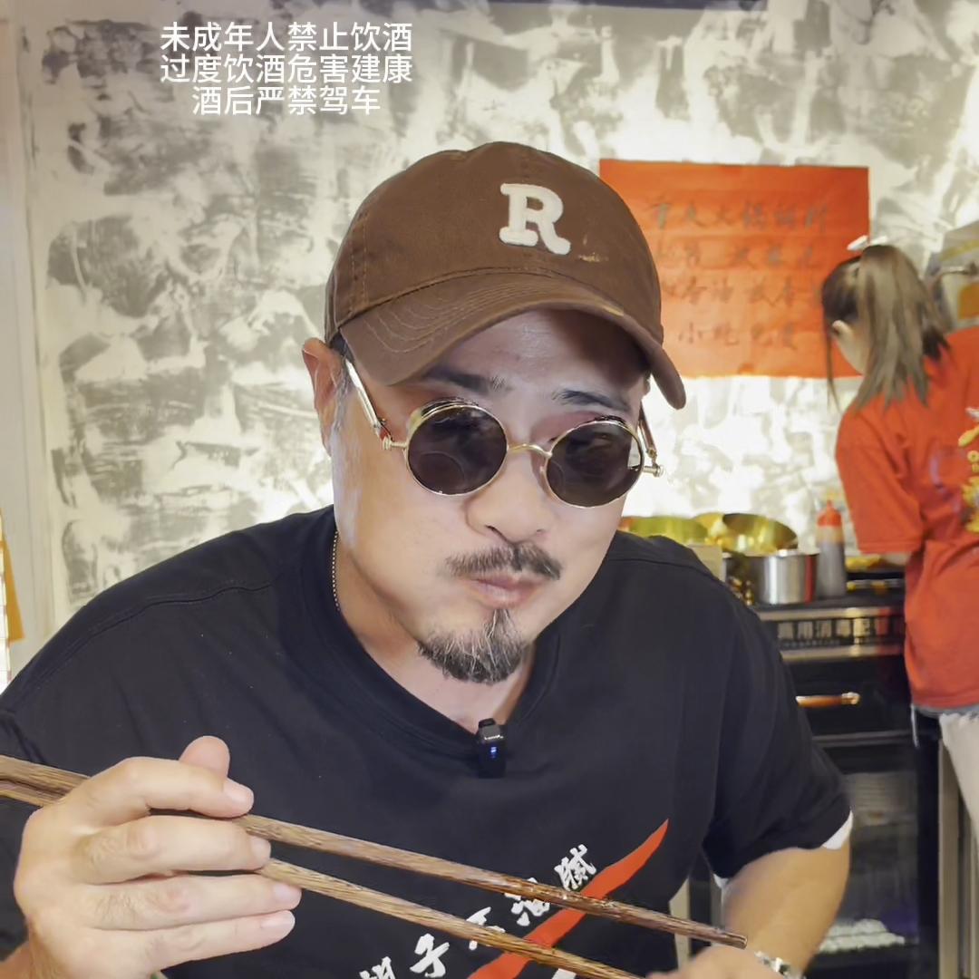 很久没吃到这么优秀的锅底了，就是离我有点远，虢镇的朋友...