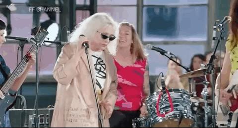 Coach用三条线索，带你穿越回纽约的八零年代。