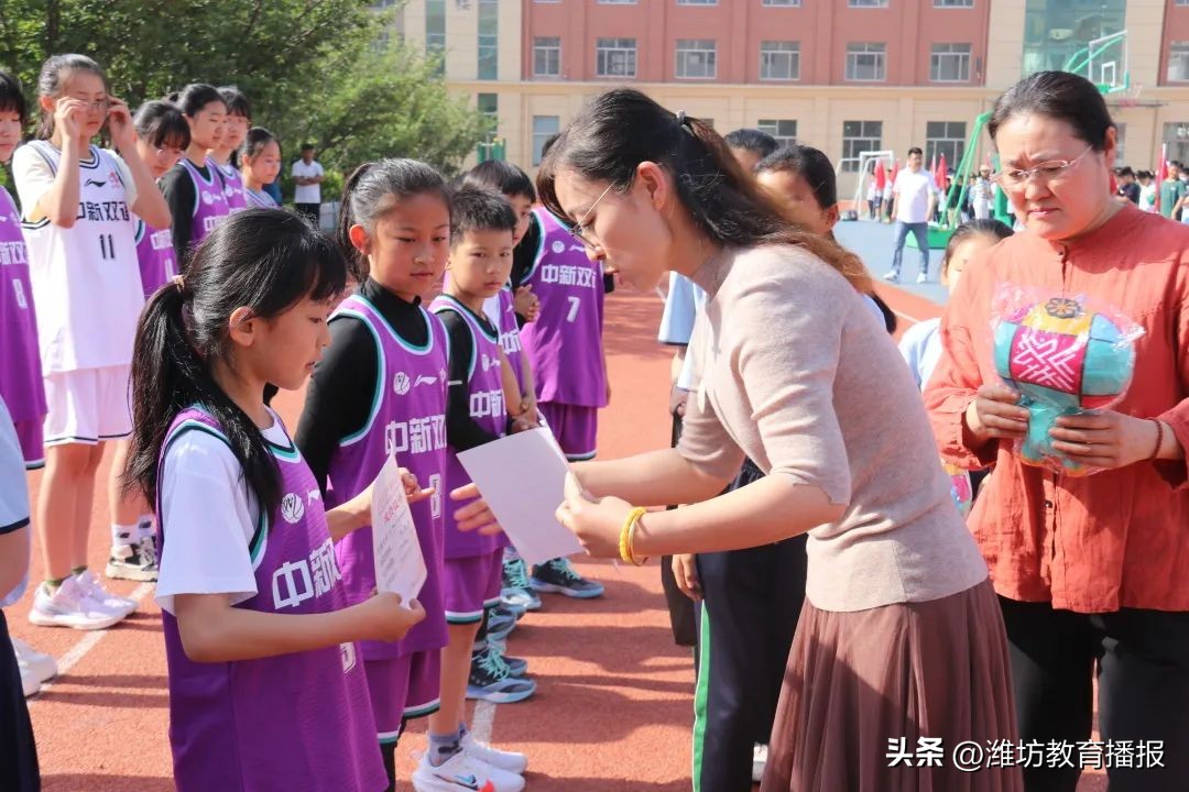 潍坊中新双语小学男篮,潍坊市中新双语学校篮球队