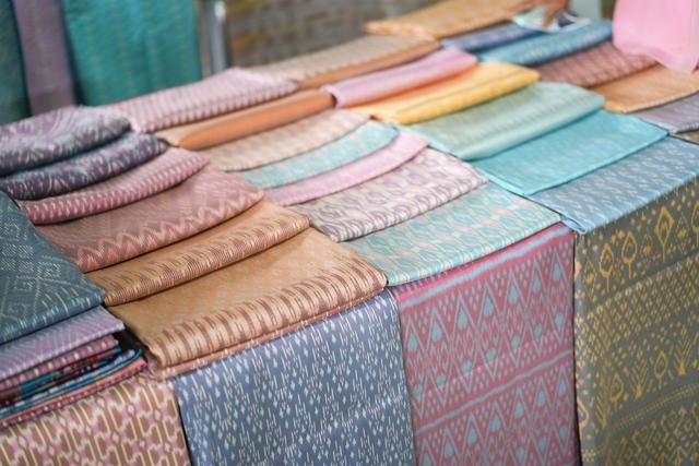 泰国旅游丝绸,泰国旅游回来适合带的纪念品