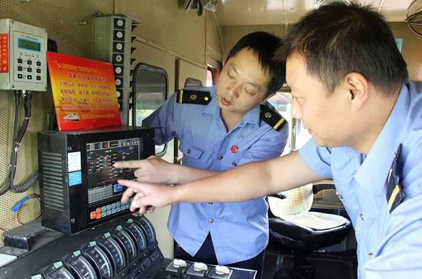 中国铁路局招聘什么条件,2023年铁路局招聘大专生各专业