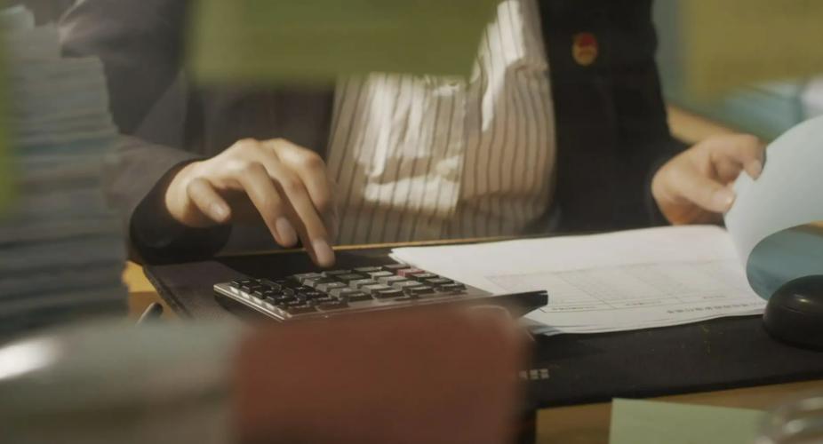 女生大学选什么专业前景比较好,女生学什么吃香的专业前景看好