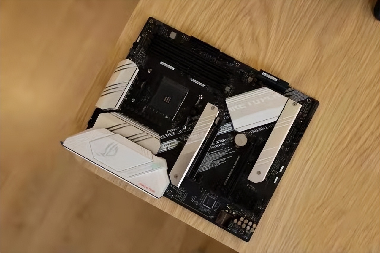 如何用500预算组装一台rog全家桶,6000装一台rog全家桶