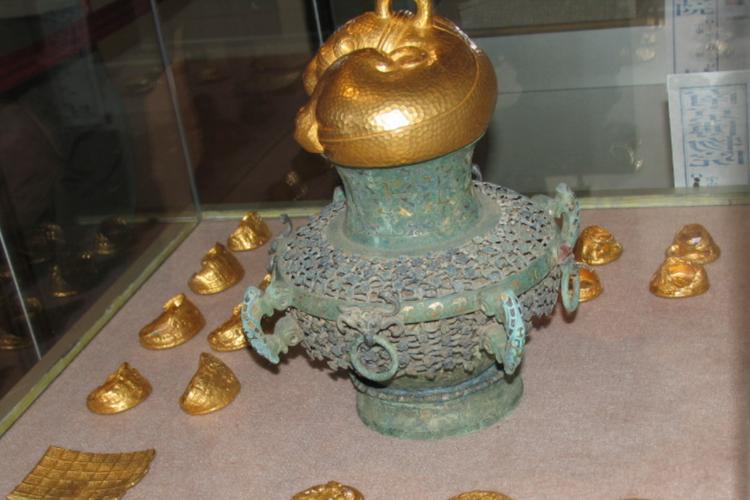 老农挖出120斤金饼,安徽老农挖出黄金