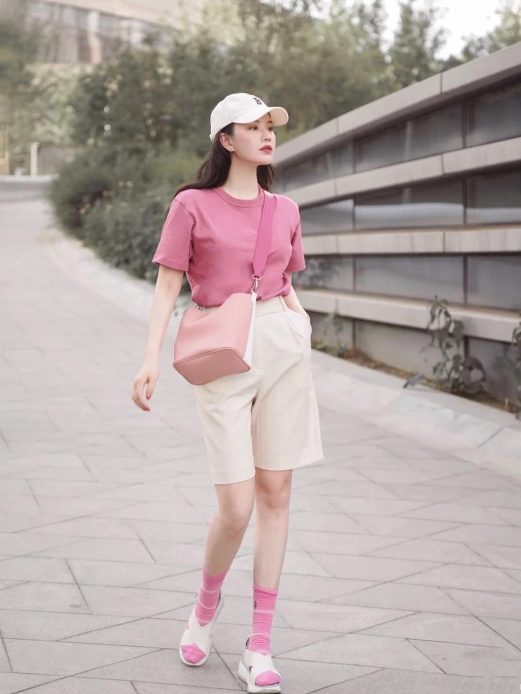 气质显高的凉鞋该怎么穿时髦有范,凉鞋舒适不累脚百搭小白鞋