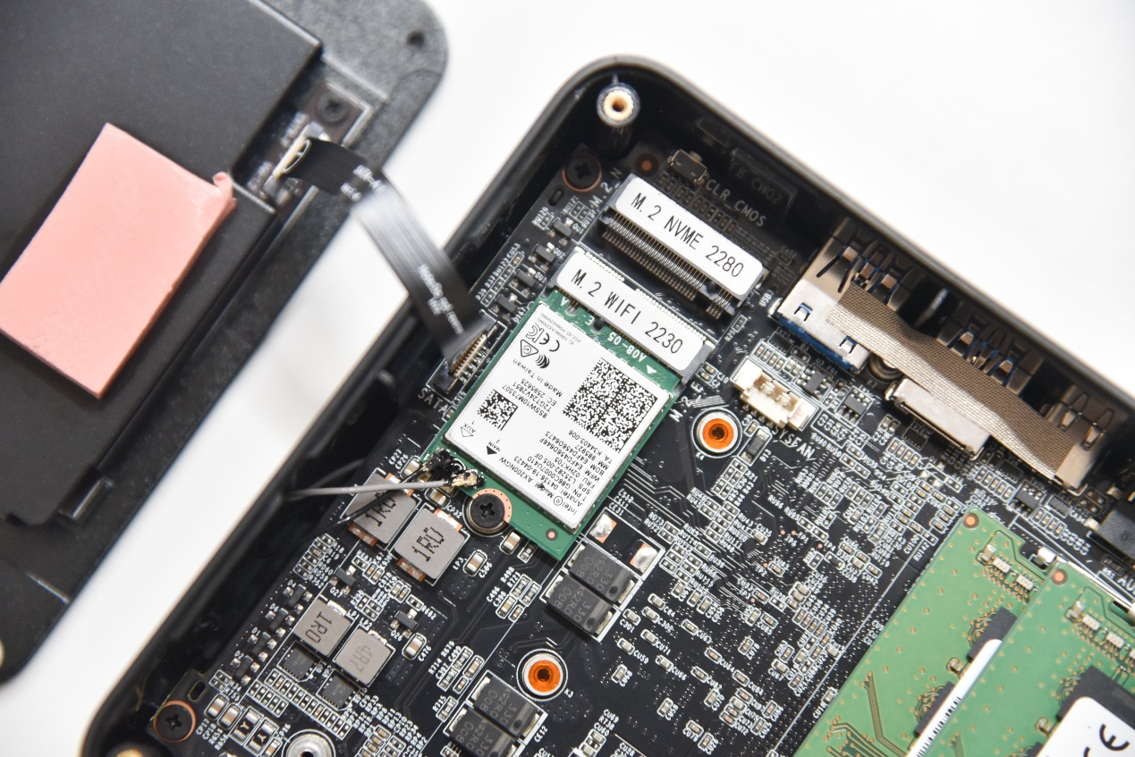 放弃台式，巴掌大零刻SER55500U打造简洁桌面，性能不输传统电脑