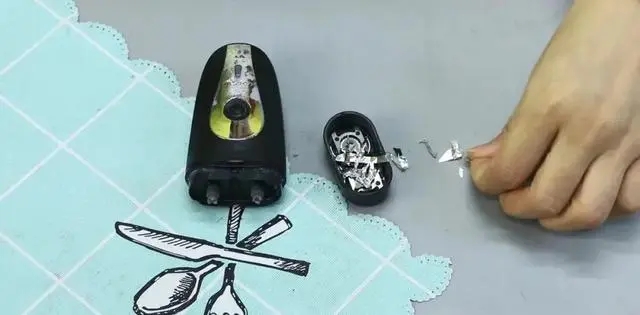 剃须刀变钝不要扔教你修复的方法,剃须刀钝了只需一张纸就能变锋利