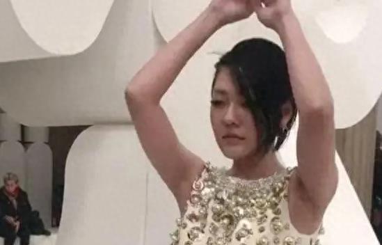 半露*裤内**和下胸？这些女明星派真是把“诱惑”推到了极限