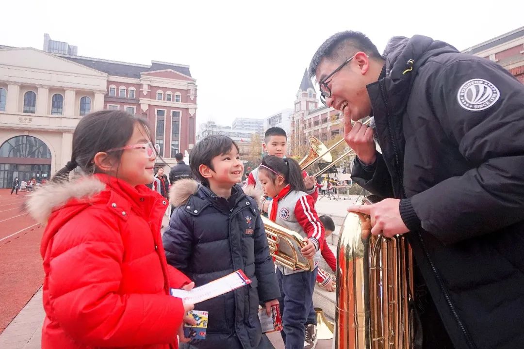 家长参观学校对学校的赞赏,蓝港外国语学校活动