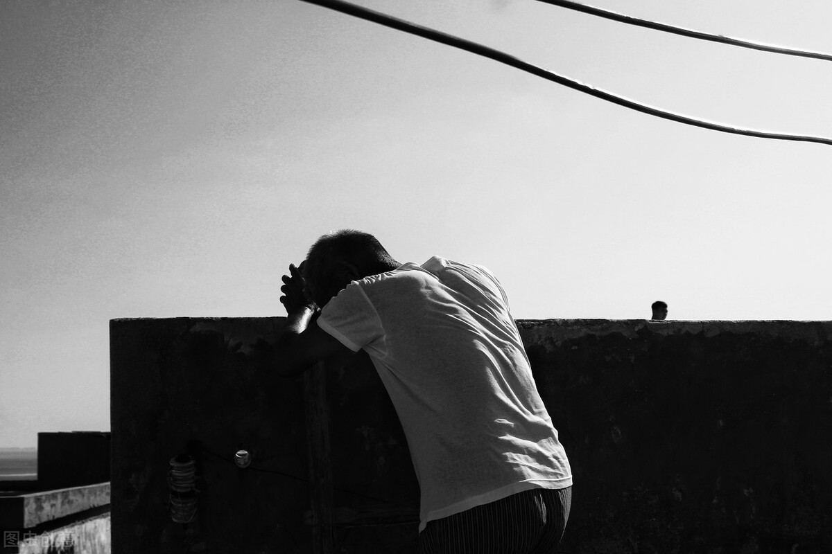 觉得苦吗自己嚼嚼咽啥意思,觉得苦吗自己嚼嚼咽了出处