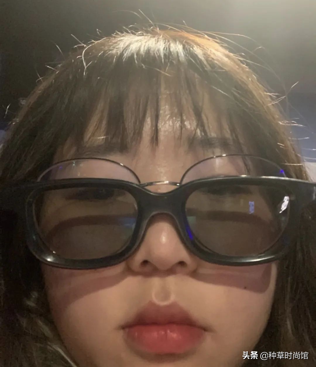 女孩问戴眼镜和不戴眼镜有啥区别,戴眼镜和不戴眼镜女生对比图