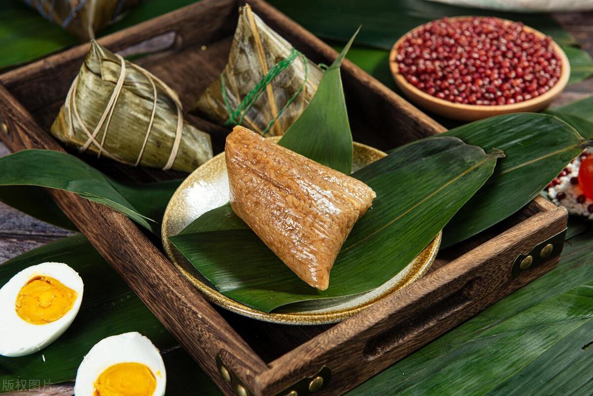 端午赛龙舟超快救屈原,龙舟比赛是纪念屈原还是救屈原