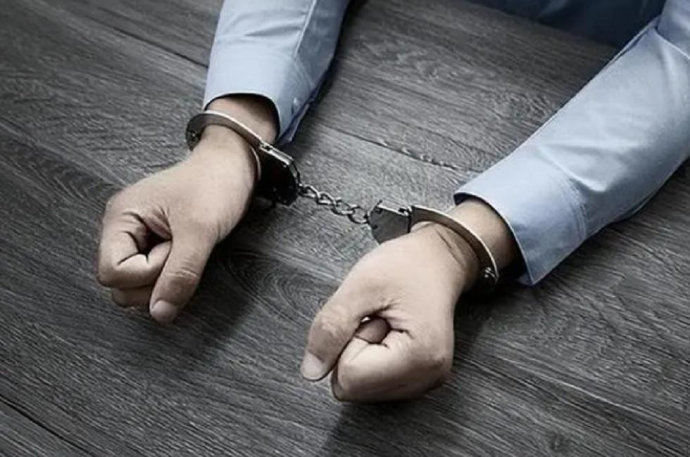 厦门一男子因贩卖枪型钥匙扣被抓,男子售卖钥匙扣